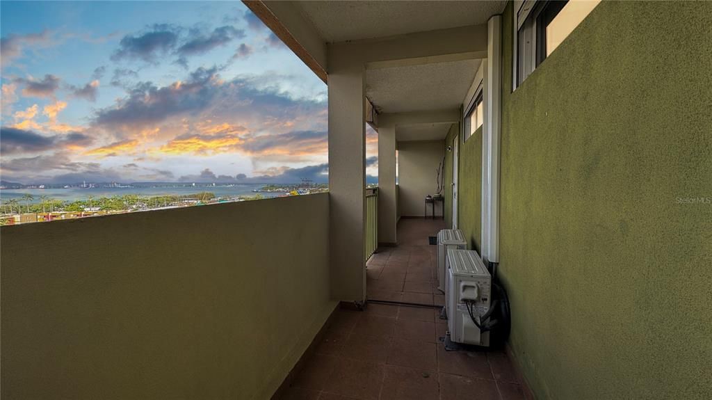 合同活跃: $155,000 (3 贝兹, 1 浴室, 1066 平方英尺)