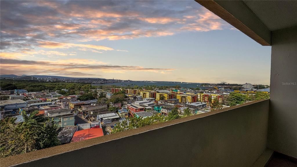 合同活跃: $155,000 (3 贝兹, 1 浴室, 1066 平方英尺)