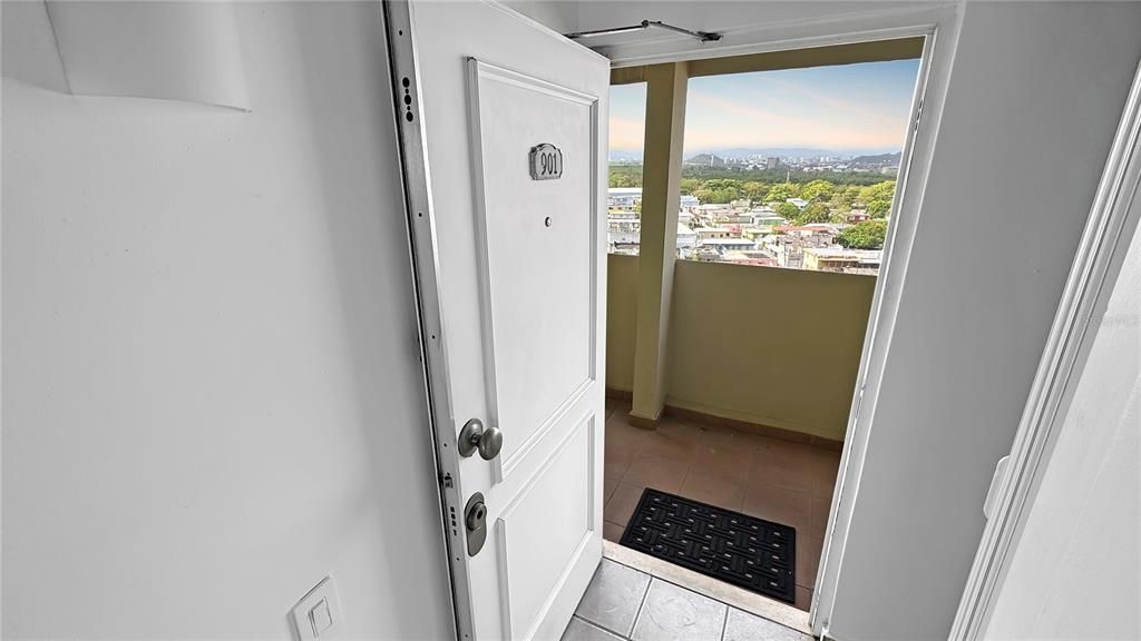 合同活跃: $155,000 (3 贝兹, 1 浴室, 1066 平方英尺)