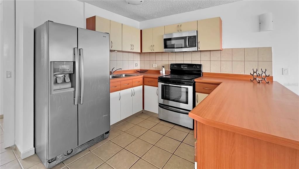 合同活跃: $155,000 (3 贝兹, 1 浴室, 1066 平方英尺)