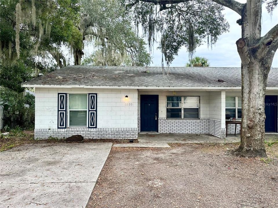 Recently Rented: $1,299 (2 beds, 1 baths, 1044 Square Feet)