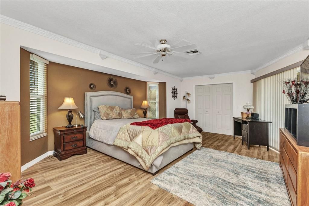 En Venta: $434,900 (3 camas, 2 baños, 2072 Pies cuadrados)