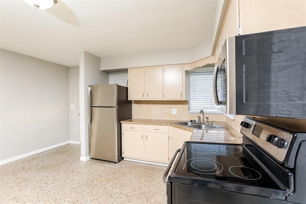 For Rent: $1,925 (3 beds, 1 baths, 1192 Square Feet)