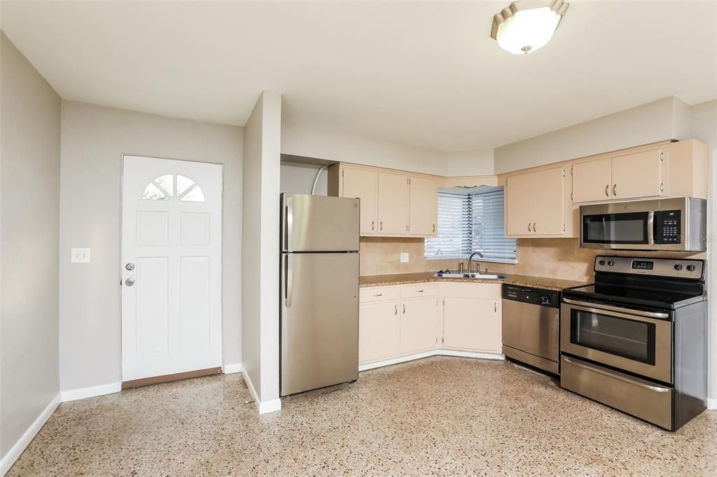 For Rent: $1,925 (3 beds, 1 baths, 1192 Square Feet)