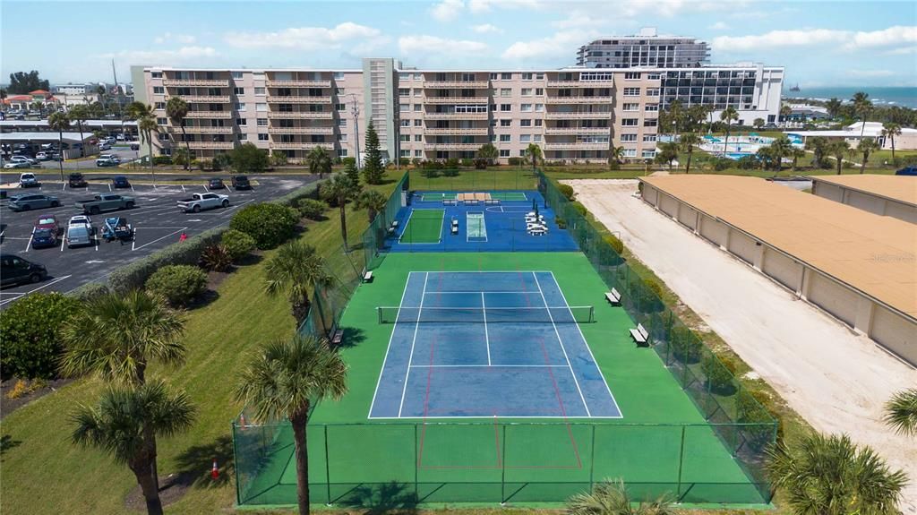 For Sale: $575,000 (2 beds, 2 baths, 1374 Square Feet)