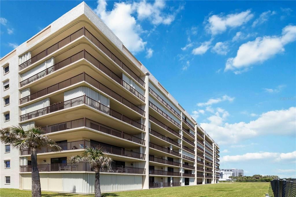 For Sale: $575,000 (2 beds, 2 baths, 1374 Square Feet)