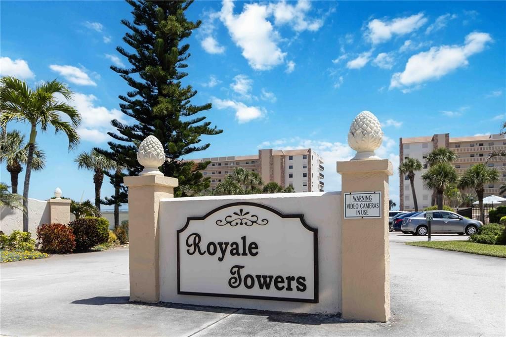 For Sale: $575,000 (2 beds, 2 baths, 1374 Square Feet)