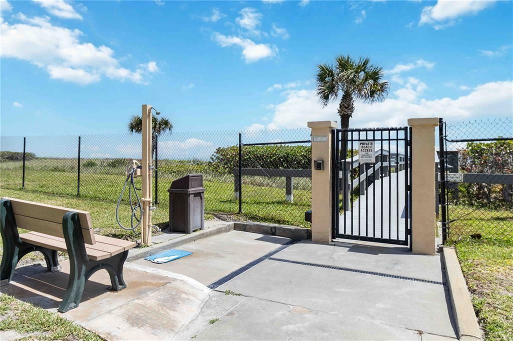 For Sale: $575,000 (2 beds, 2 baths, 1374 Square Feet)