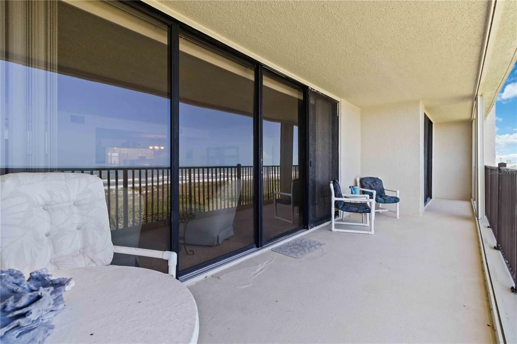 For Sale: $575,000 (2 beds, 2 baths, 1374 Square Feet)