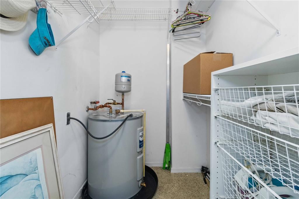 For Sale: $575,000 (2 beds, 2 baths, 1374 Square Feet)