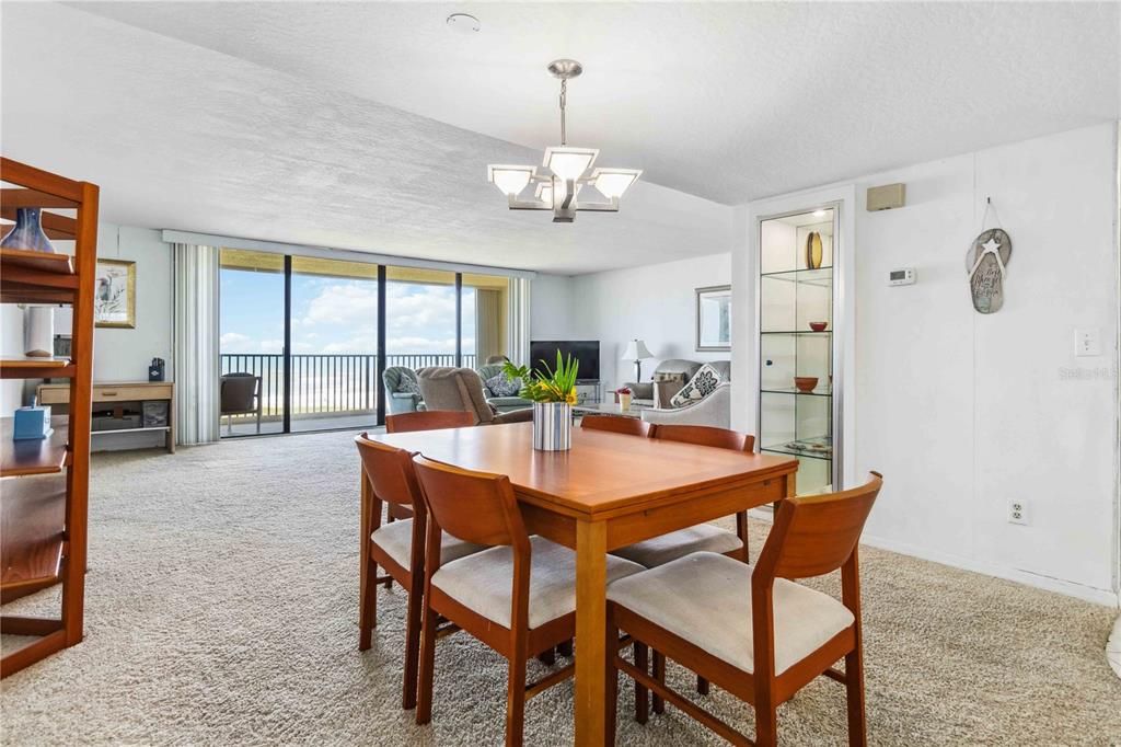 For Sale: $575,000 (2 beds, 2 baths, 1374 Square Feet)