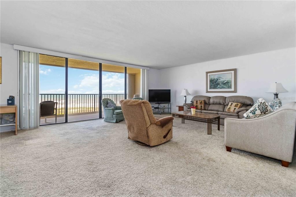 For Sale: $575,000 (2 beds, 2 baths, 1374 Square Feet)