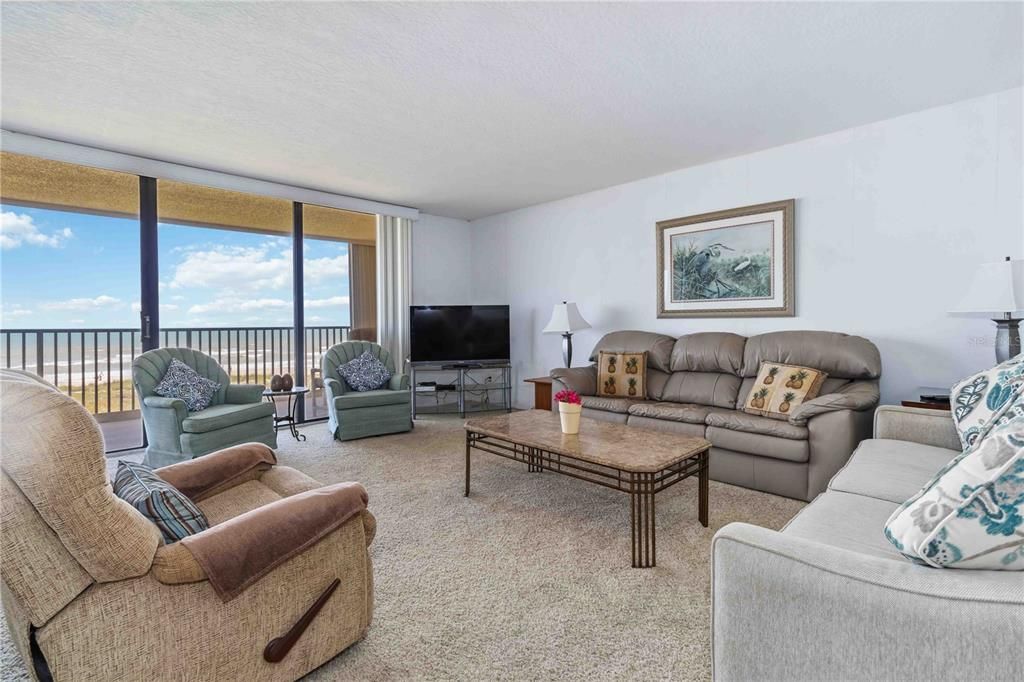 For Sale: $575,000 (2 beds, 2 baths, 1374 Square Feet)