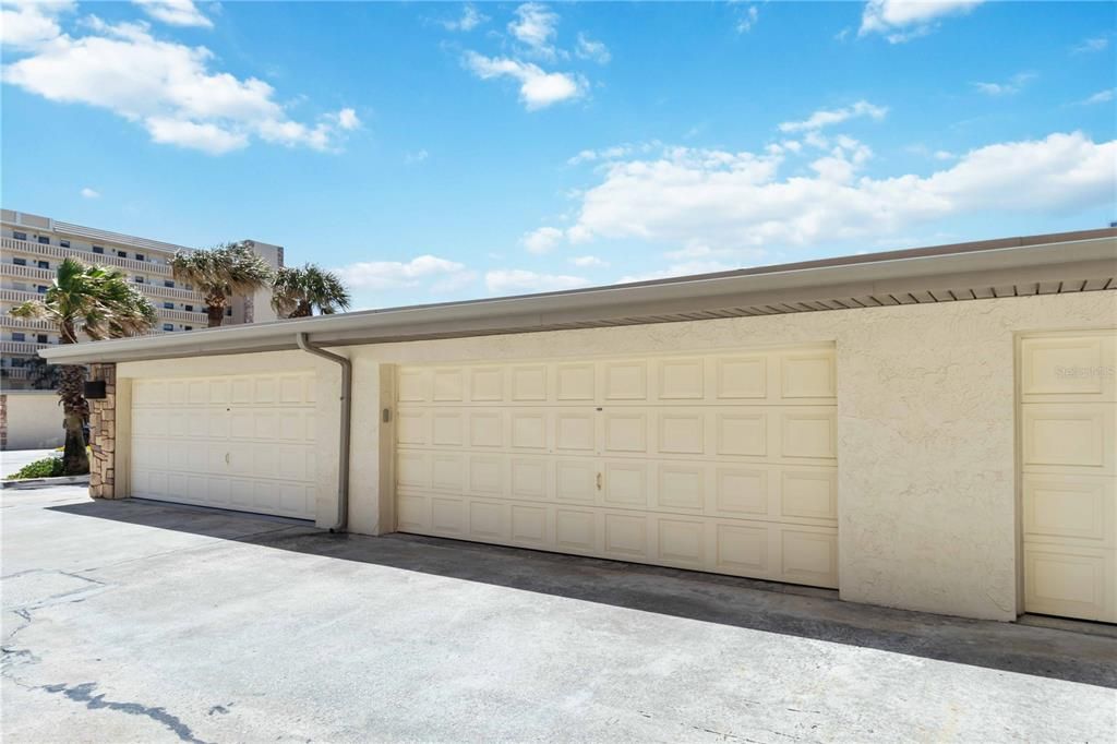 For Sale: $575,000 (2 beds, 2 baths, 1374 Square Feet)