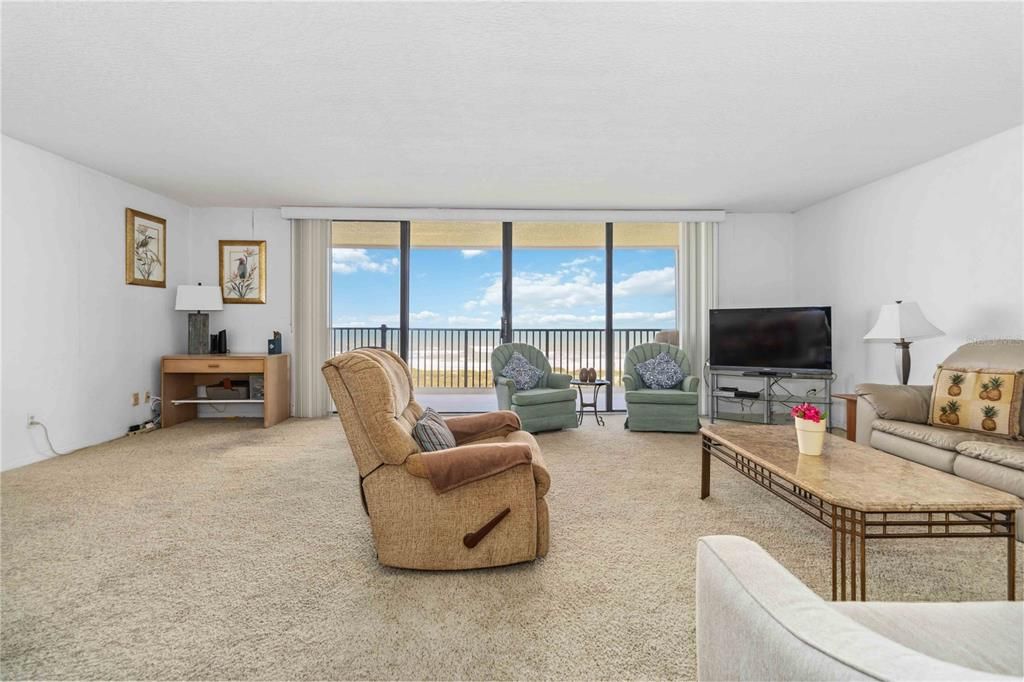 For Sale: $575,000 (2 beds, 2 baths, 1374 Square Feet)