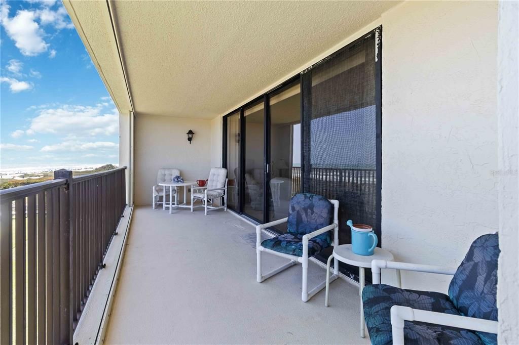 For Sale: $575,000 (2 beds, 2 baths, 1374 Square Feet)