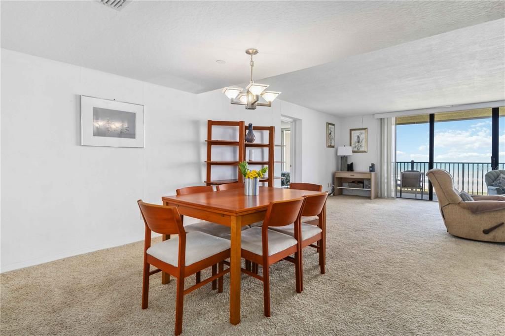 For Sale: $575,000 (2 beds, 2 baths, 1374 Square Feet)