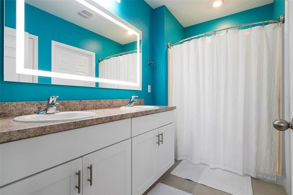 Activo con contrato: $255,000 (2 camas, 2 baños, 1516 Pies cuadrados)