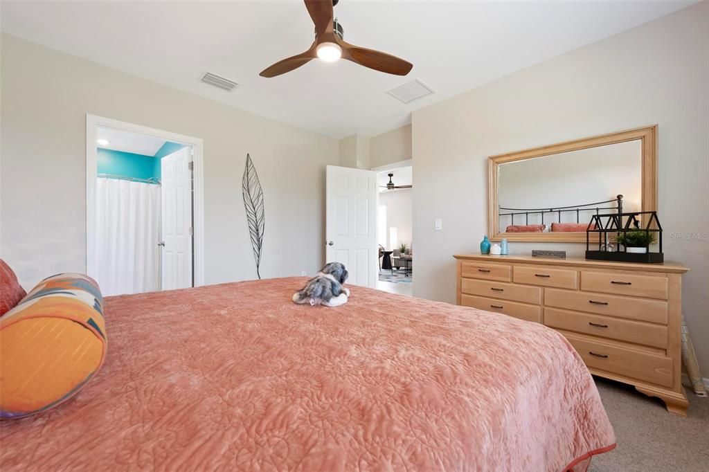 Activo con contrato: $255,000 (2 camas, 2 baños, 1516 Pies cuadrados)