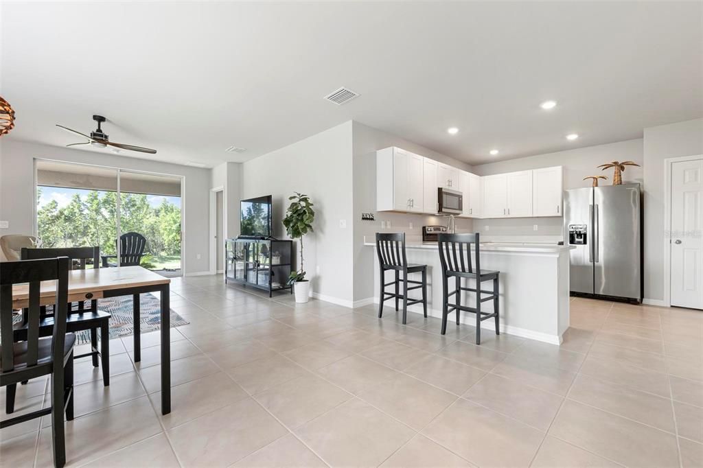 Activo con contrato: $255,000 (2 camas, 2 baños, 1516 Pies cuadrados)