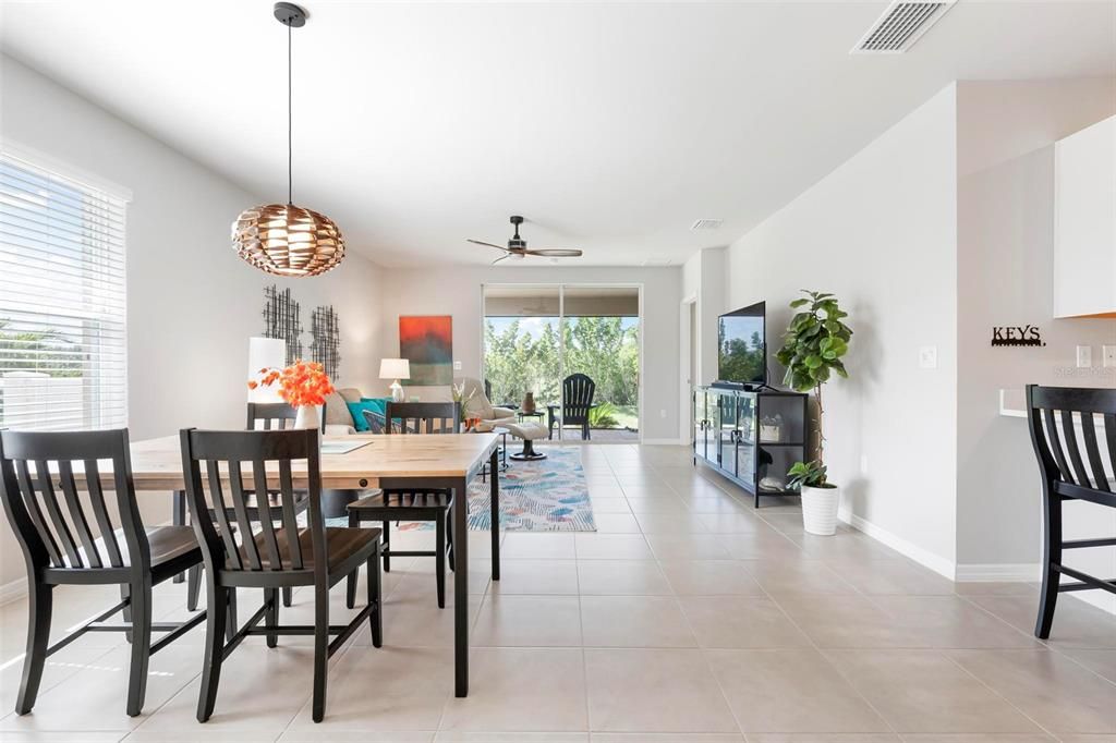 Activo con contrato: $255,000 (2 camas, 2 baños, 1516 Pies cuadrados)