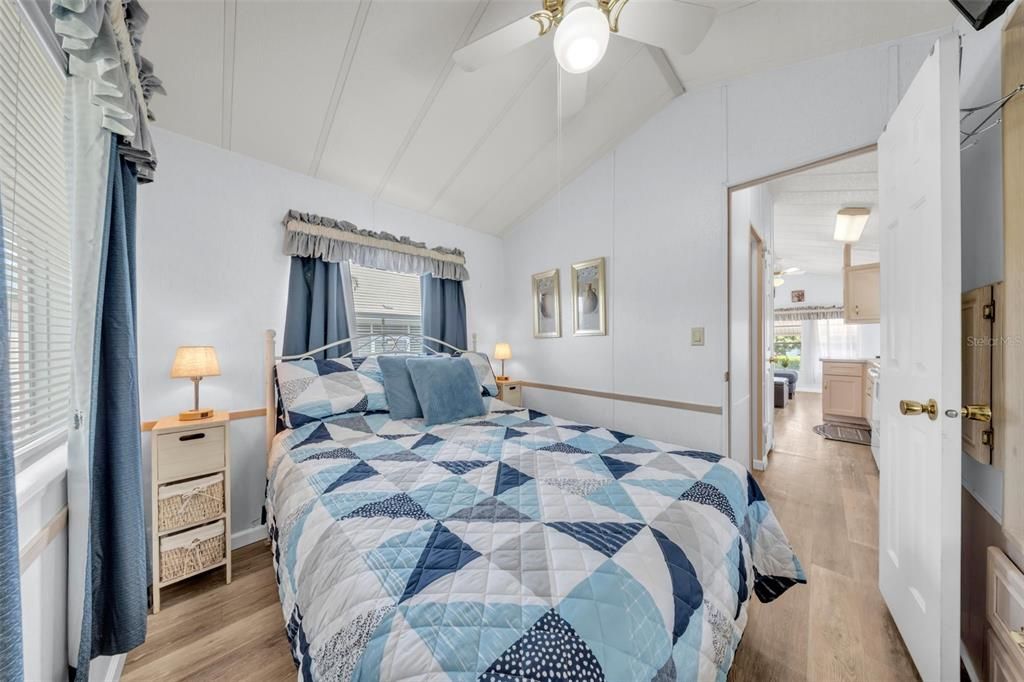 Active With Contract: $140,000 (1 beds, 1 baths, 396 Square Feet)