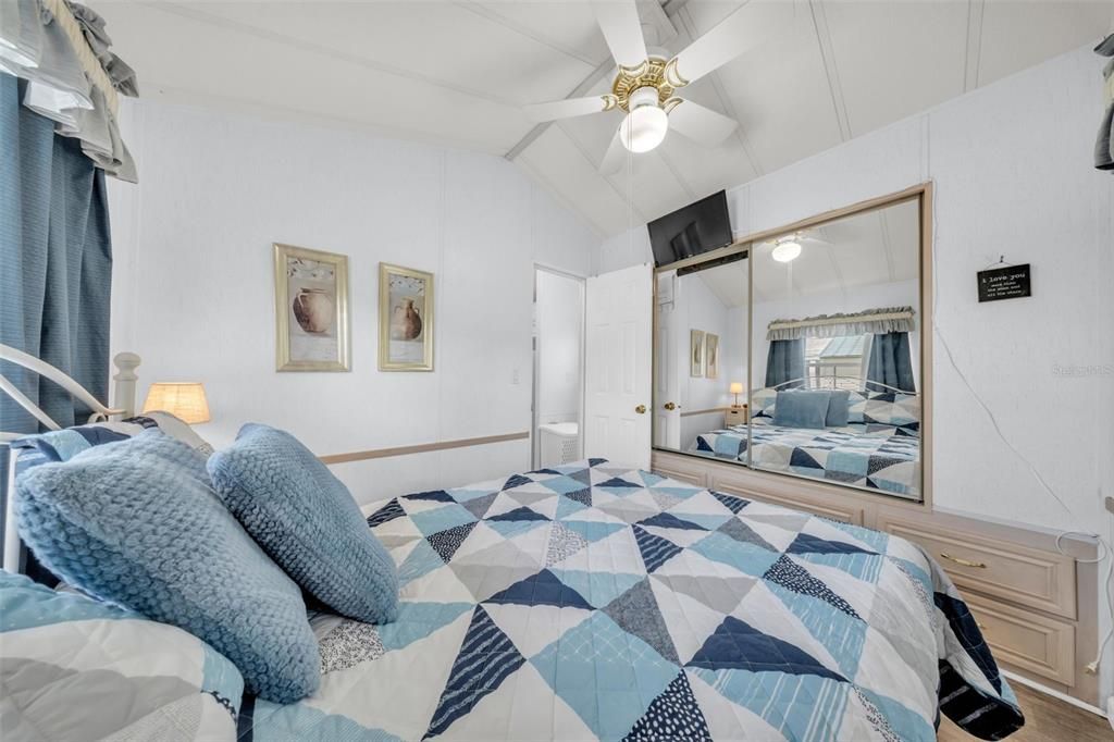 Active With Contract: $140,000 (1 beds, 1 baths, 396 Square Feet)