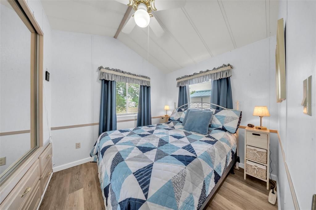 Active With Contract: $140,000 (1 beds, 1 baths, 396 Square Feet)