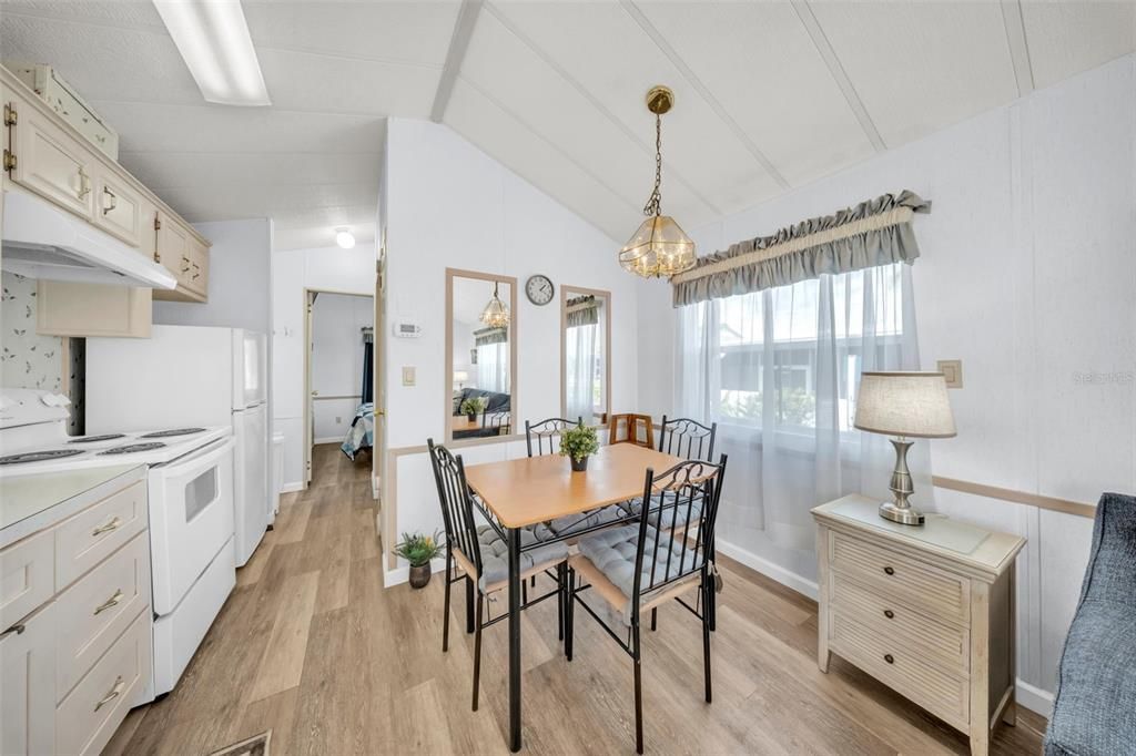 Active With Contract: $140,000 (1 beds, 1 baths, 396 Square Feet)