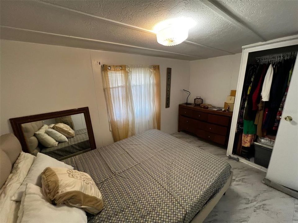 На продажу: $230,000 (2 спален, 2 ванн, 1060 Квадратных фут)