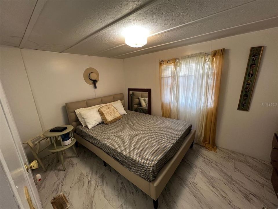 На продажу: $230,000 (2 спален, 2 ванн, 1060 Квадратных фут)