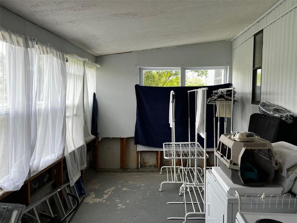 На продажу: $230,000 (2 спален, 2 ванн, 1060 Квадратных фут)