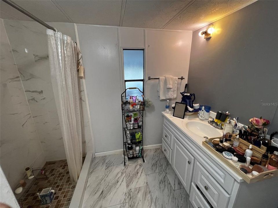 На продажу: $230,000 (2 спален, 2 ванн, 1060 Квадратных фут)