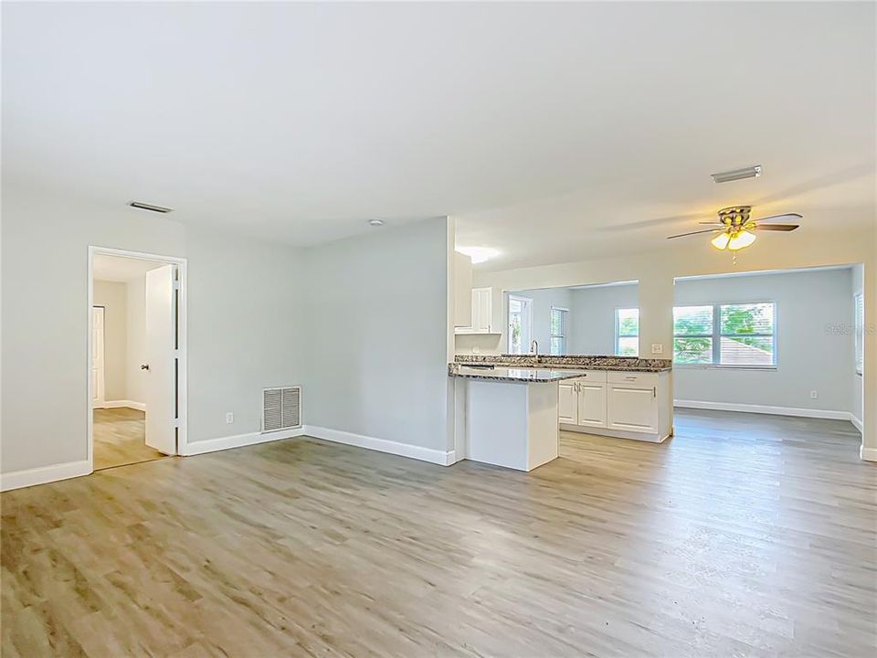 На продажу: $265,000 (3 спален, 2 ванн, 1707 Квадратных фут)