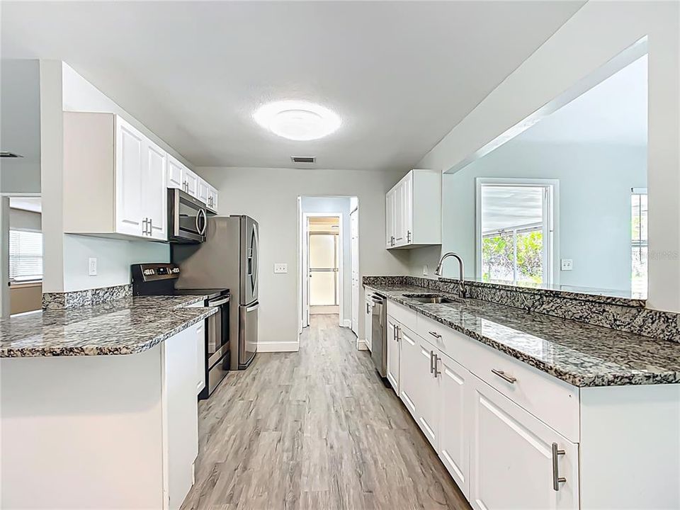 На продажу: $265,000 (3 спален, 2 ванн, 1707 Квадратных фут)