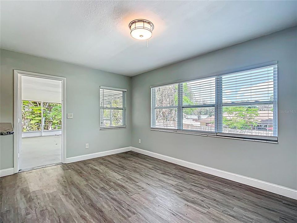 На продажу: $265,000 (3 спален, 2 ванн, 1707 Квадратных фут)