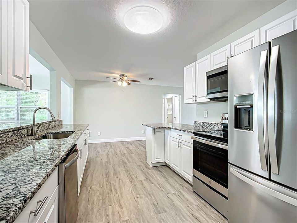 На продажу: $265,000 (3 спален, 2 ванн, 1707 Квадратных фут)