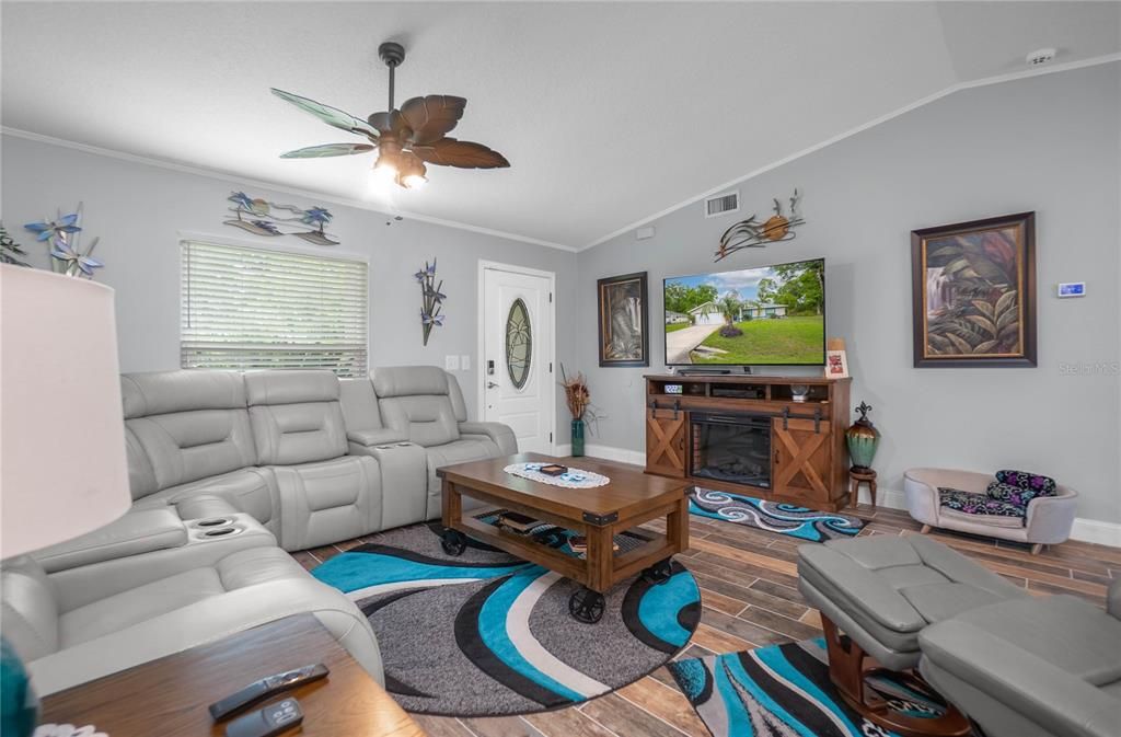 For Sale: $625,900 (3 beds, 2 baths, 1396 Square Feet)