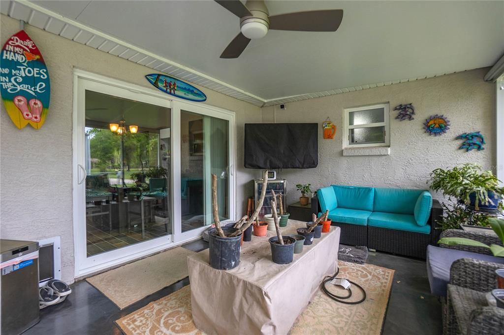For Sale: $625,900 (3 beds, 2 baths, 1396 Square Feet)