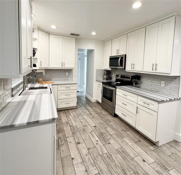 For Sale: $679,999 (4 beds, 3 baths, 1898 Square Feet)