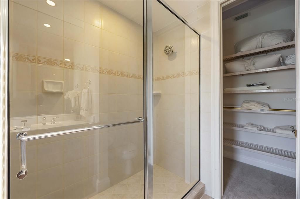 На продажу: $2,395,000 (5 спален, 5 ванн, 6001 Квадратных фут)