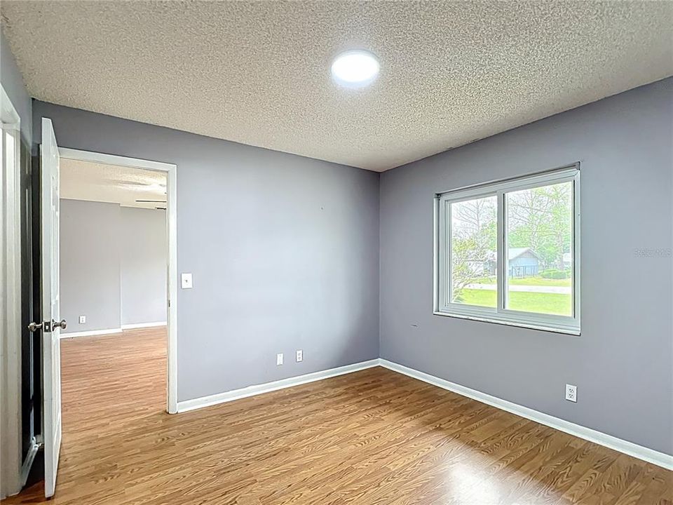 Active With Contract: $209,900 (3 beds, 1 baths, 1092 Square Feet)