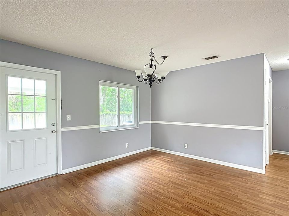 Active With Contract: $209,900 (3 beds, 1 baths, 1092 Square Feet)