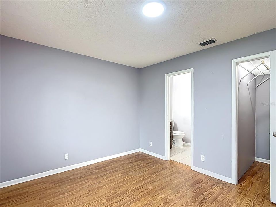 Active With Contract: $209,900 (3 beds, 1 baths, 1092 Square Feet)