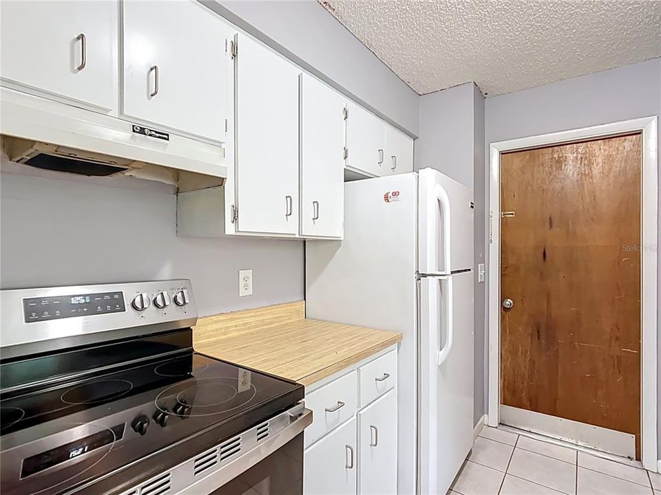 Active With Contract: $209,900 (3 beds, 1 baths, 1092 Square Feet)