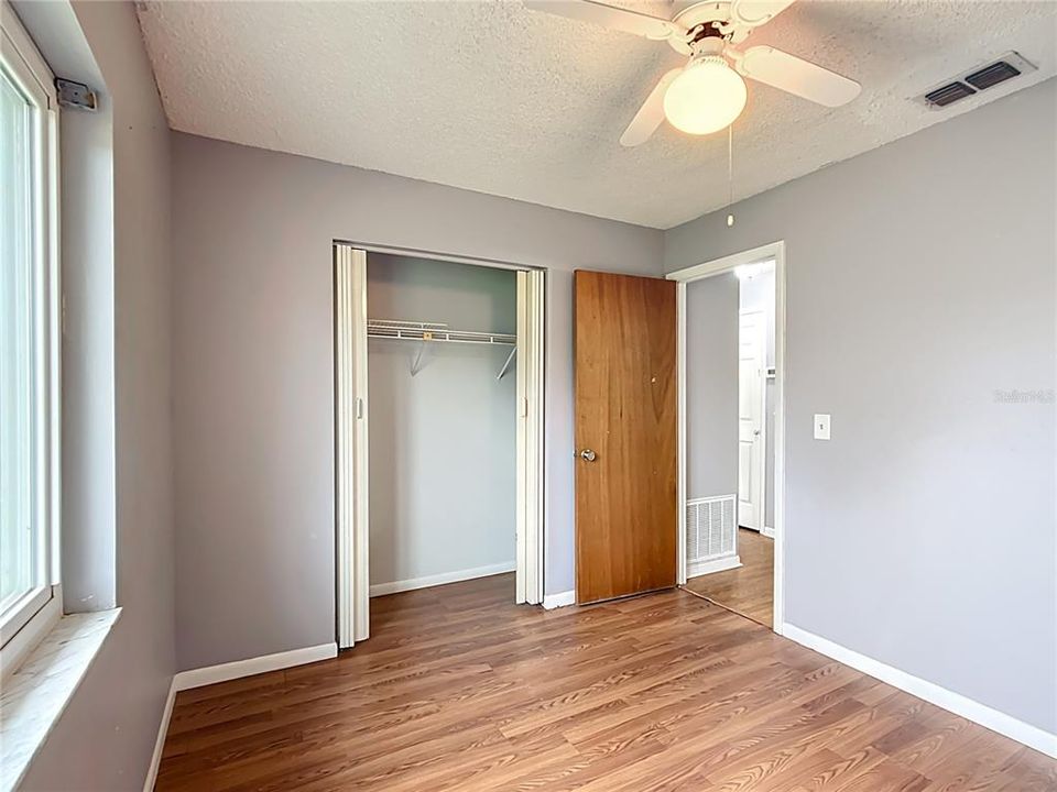 Active With Contract: $209,900 (3 beds, 1 baths, 1092 Square Feet)