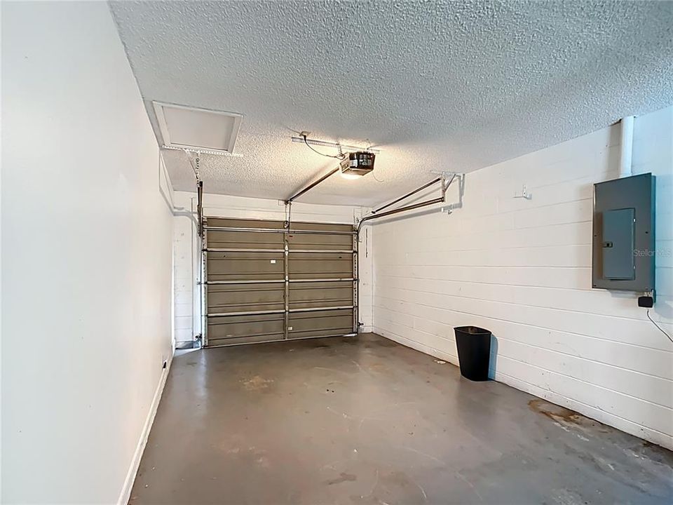 Active With Contract: $209,900 (3 beds, 1 baths, 1092 Square Feet)