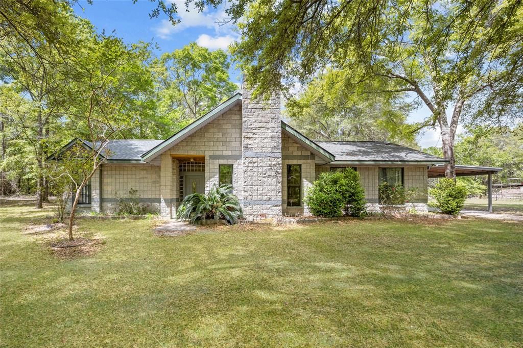 Recently Sold: $350,000 (3 beds, 2 baths, 2405 Square Feet)