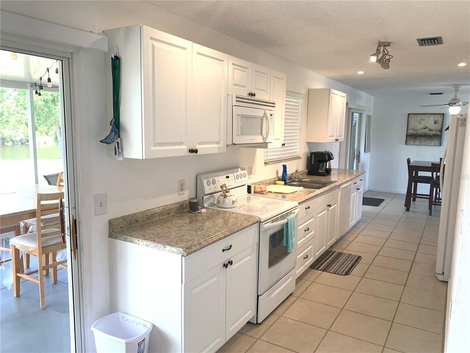 Active With Contract: $210,000 (3 beds, 2 baths, 1133 Square Feet)