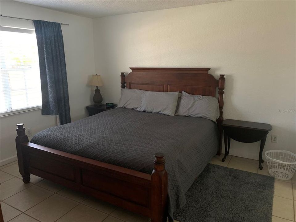 Active With Contract: $210,000 (3 beds, 2 baths, 1133 Square Feet)